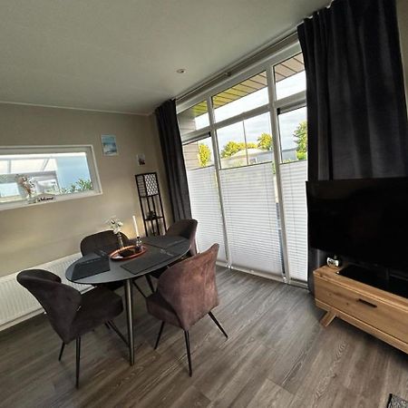 Ferienhaus / Chalet / Bungalow Am See, Holland, Niederlande, Lathum Екстериор снимка