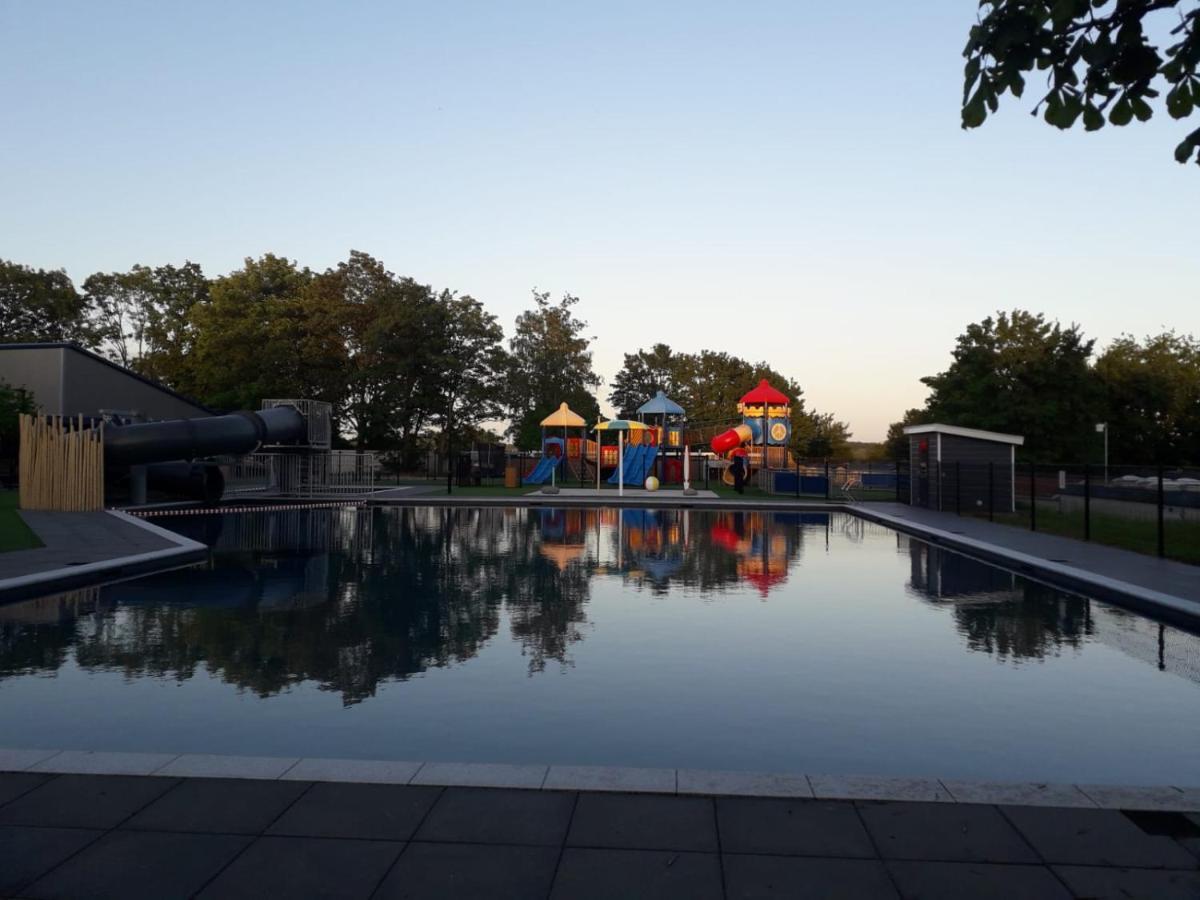 Ferienhaus / Chalet / Bungalow Am See, Holland, Niederlande, Lathum Екстериор снимка