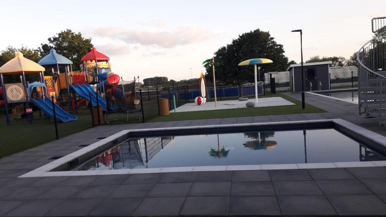 Ferienhaus / Chalet / Bungalow Am See, Holland, Niederlande, Lathum Екстериор снимка
